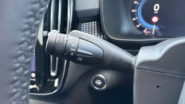 Volvo XC40 2.0 B4P Plus Dark 5dr Auto Petrol Estate